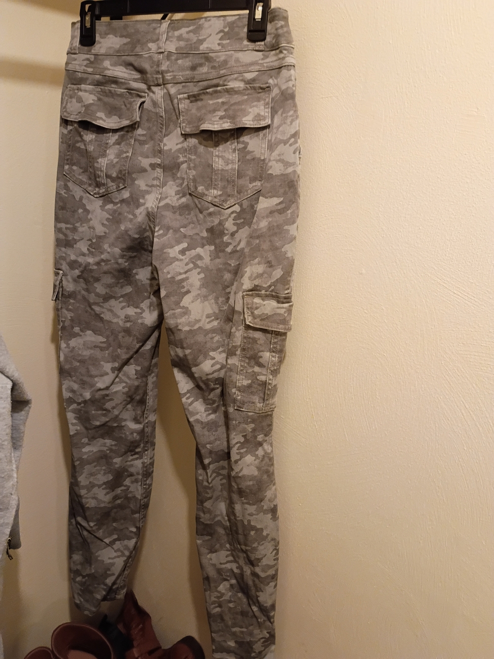 SPANX Women's Gray Camo Cargo Joggers